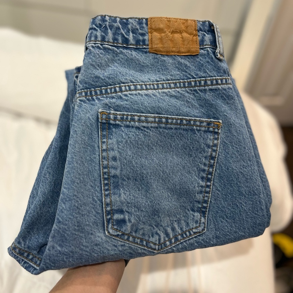 Zara Women’s light wash high waist jeans